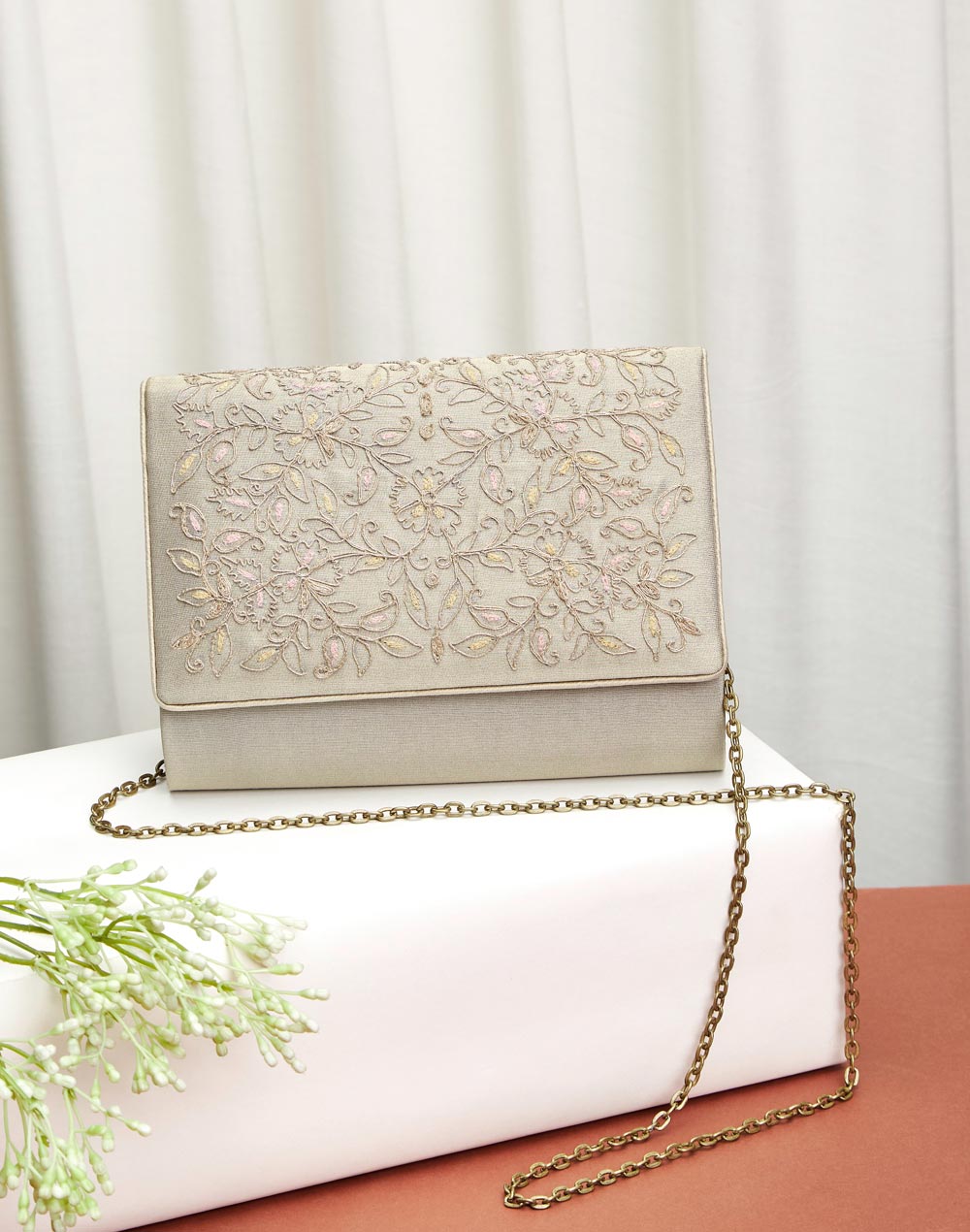 Limelight cloth clutch bag