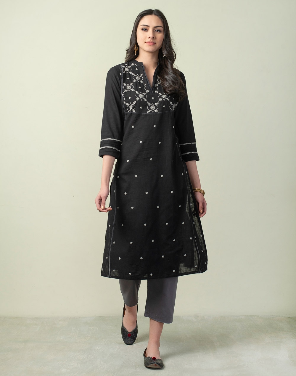 Buy Cotton Chikankari Slim Fit Long Kurta for Women Online at Fabindia ...