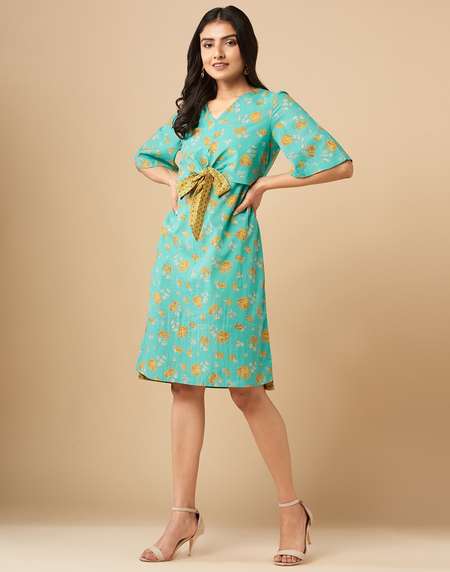 Buy Cotton Printed Knee Length Dress for Women Online at Fabindia | 10647487 Buy Cotton Printed Knee Length Dress for Women Online at Fabindia | 10647487