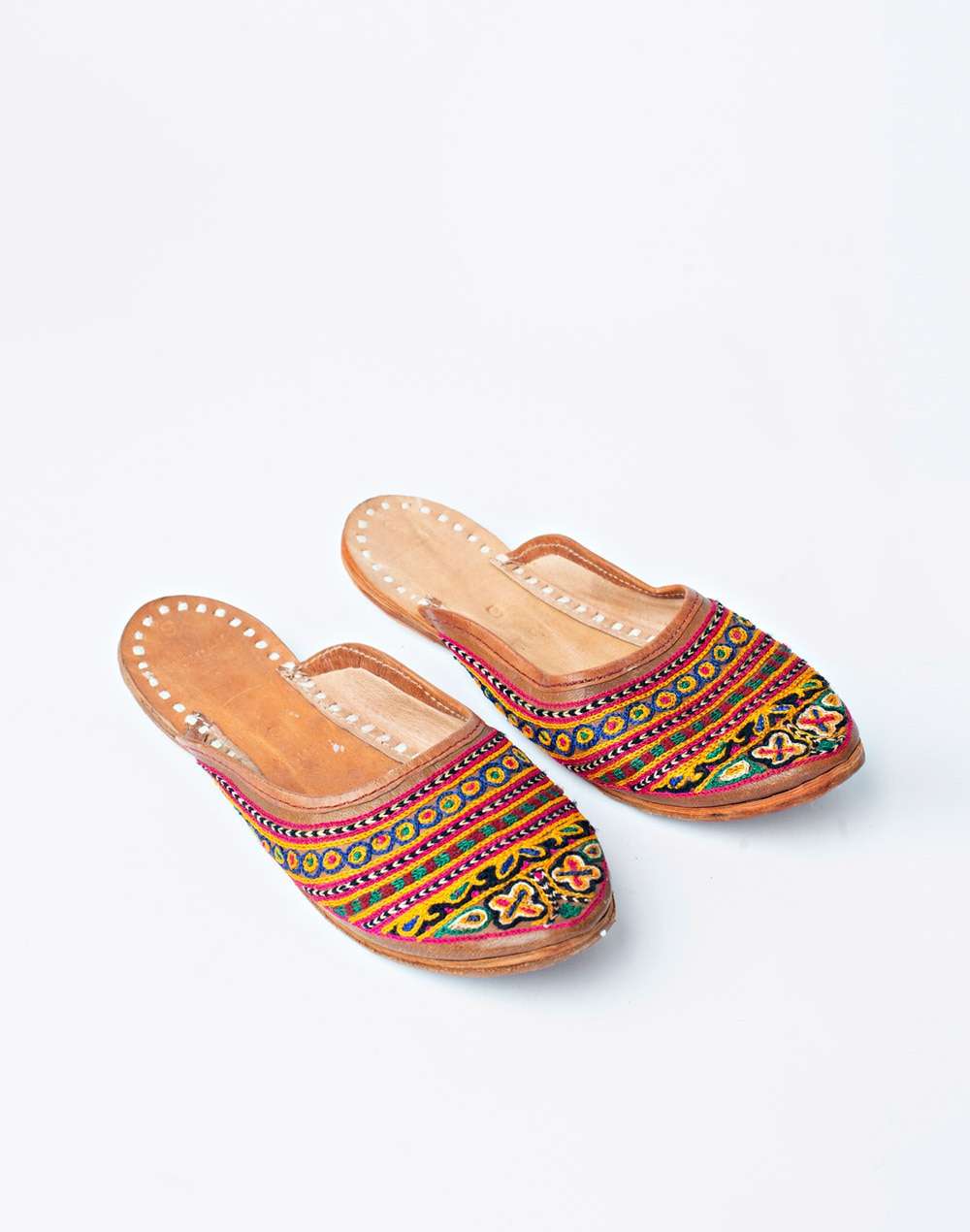 Leather Embroidered Open Juttie