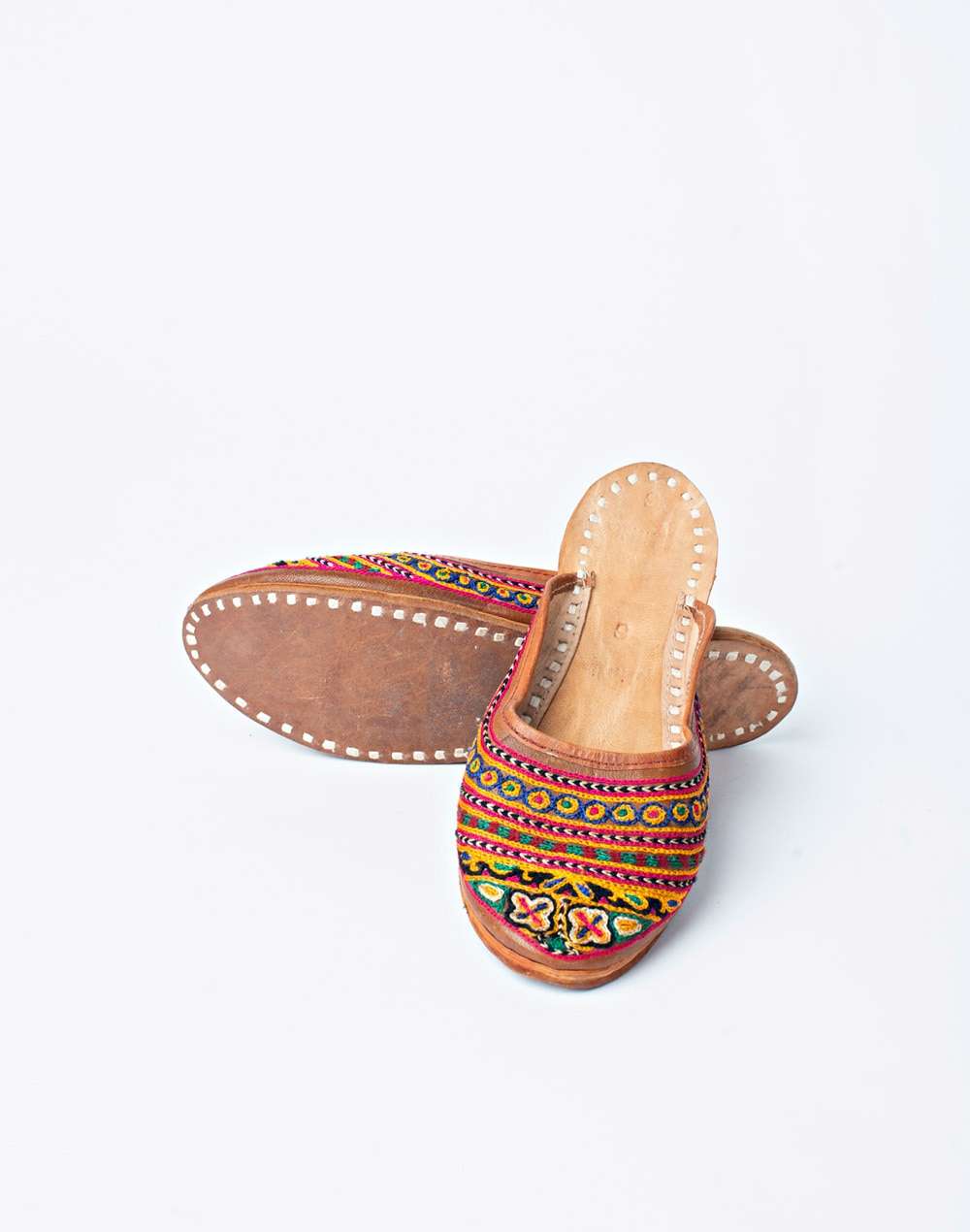 Leather Embroidered Open Juttie