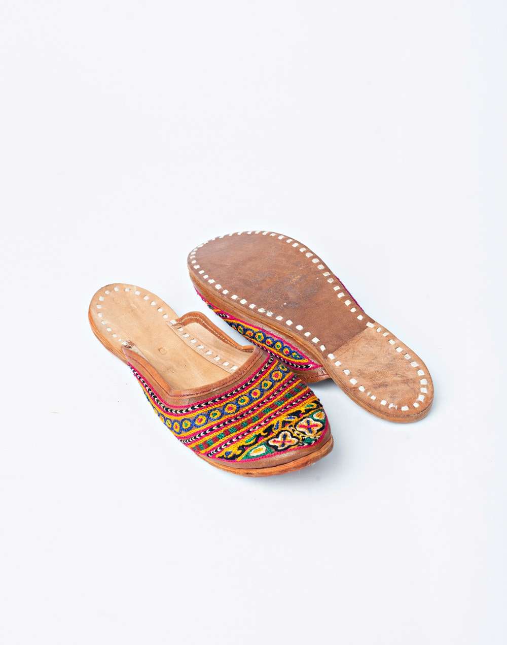 Leather Embroidered Open Juttie