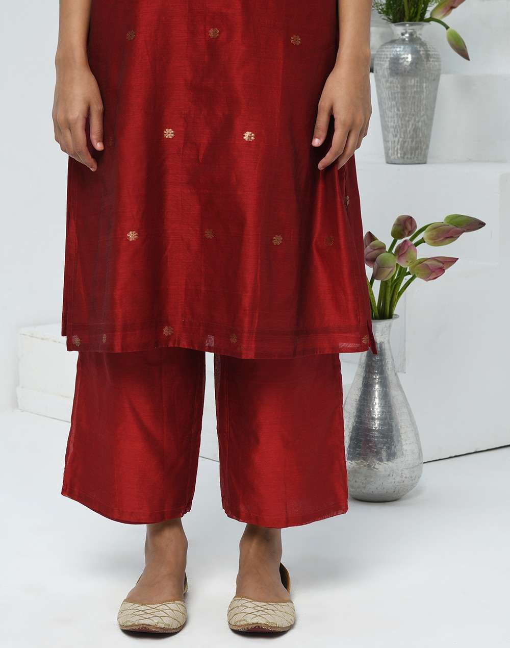 Leather Fabric Gotapatti Juttie