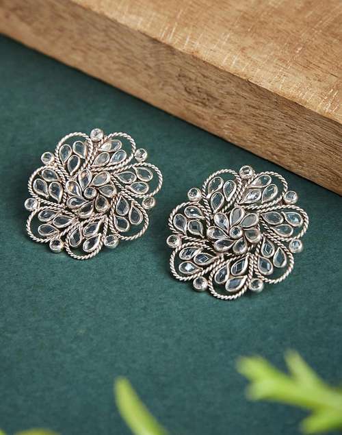 Silver White Glass Flower Motif Stud Earring Silver White Glass Flower Motif Stud Earring