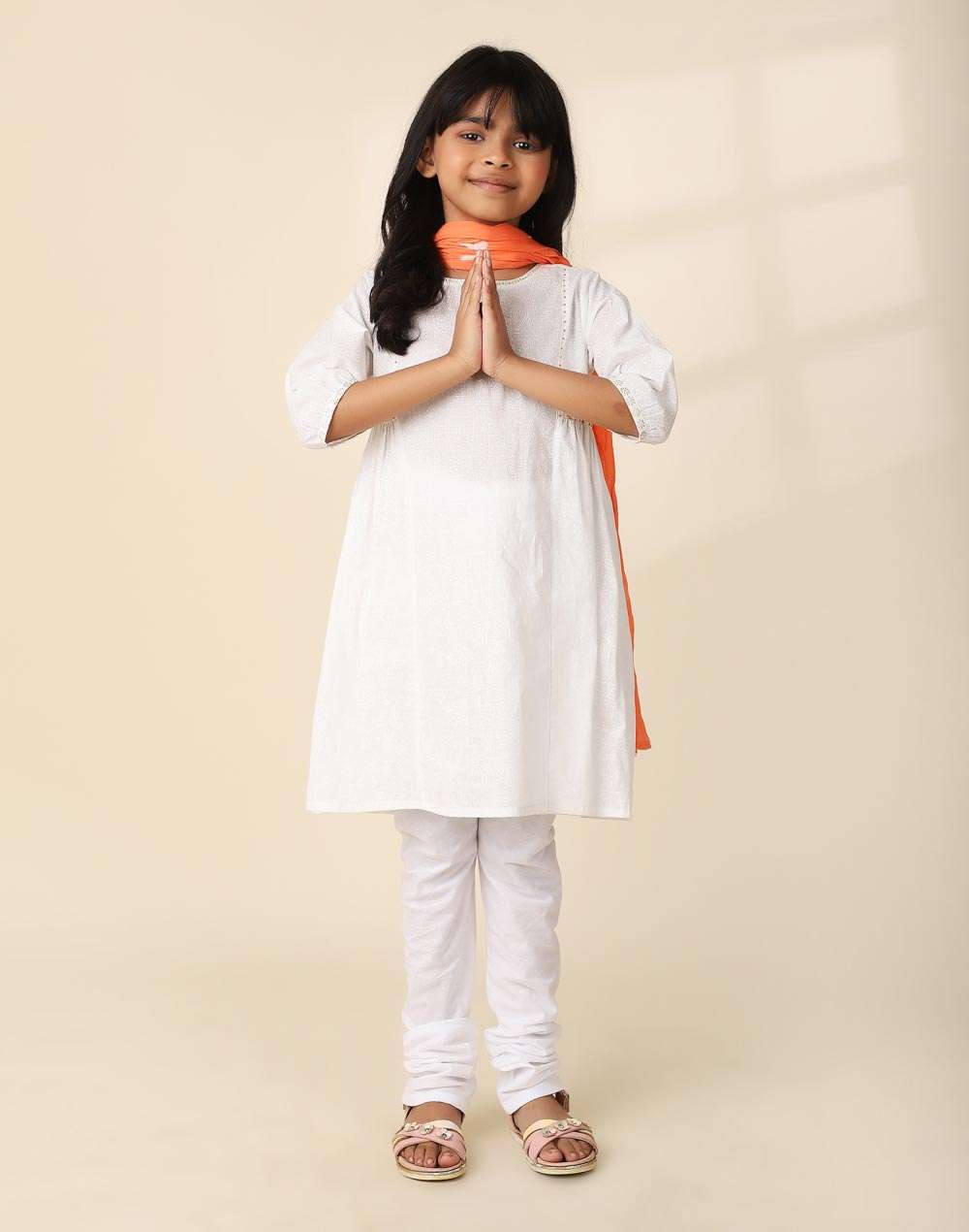 Royal Men's Linen Kurta Set: Classico Bianco Lino Con Churidar Per Uomo