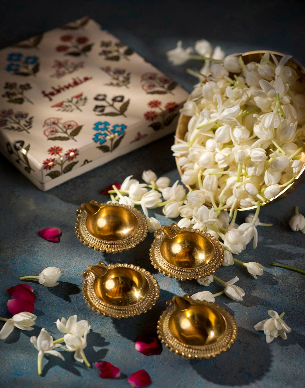 Brass Mivaan Oval Diya Gift Set Brass Mivaan Oval Diya Gift Set