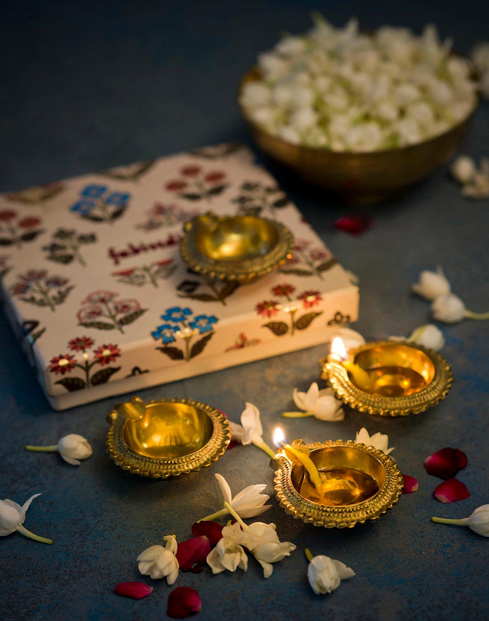 Brass Mivaan Oval Diya Gift Set Brass Mivaan Oval Diya Gift Set