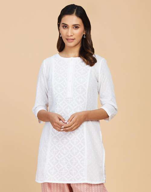 White Cotton Chikankari Short Kurta White Cotton Chikankari Short Kurta