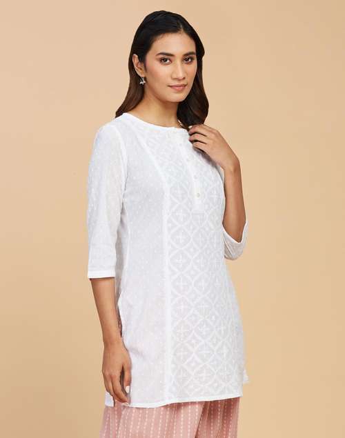 White Cotton Chikankari Short Kurta White Cotton Chikankari Short Kurta