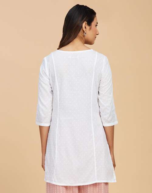 White Cotton Chikankari Short Kurta White Cotton Chikankari Short Kurta