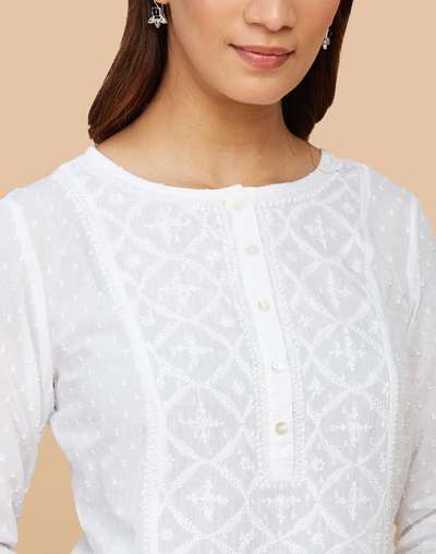 White Cotton Chikankari Short Kurta White Cotton Chikankari Short Kurta