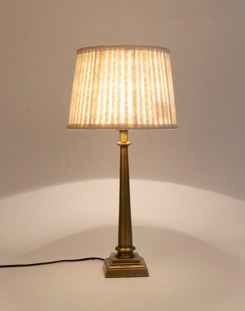 Gold Varni Metal Bedside Lamp Large