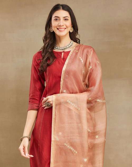 Pink Silk Blend Embroidered Dupatta Pink Silk Blend Embroidered Dupatta