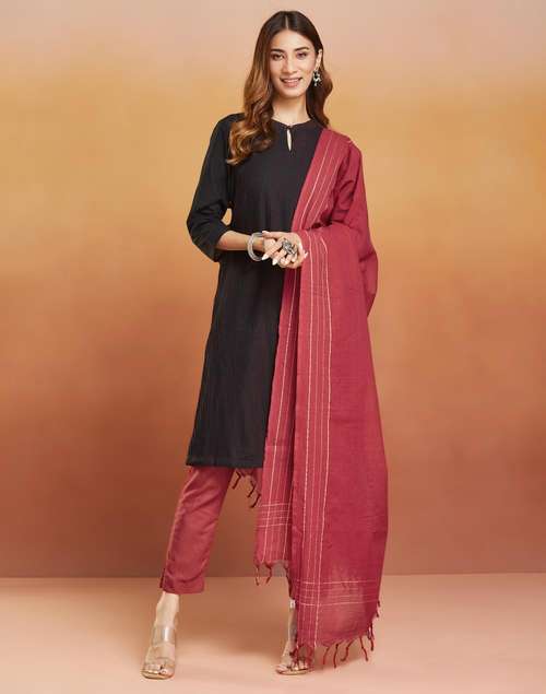 Avni Black Cotton Slim Fit Kurta & Dupatta Set Avni Black Cotton Slim Fit Kurta & Dupatta Set