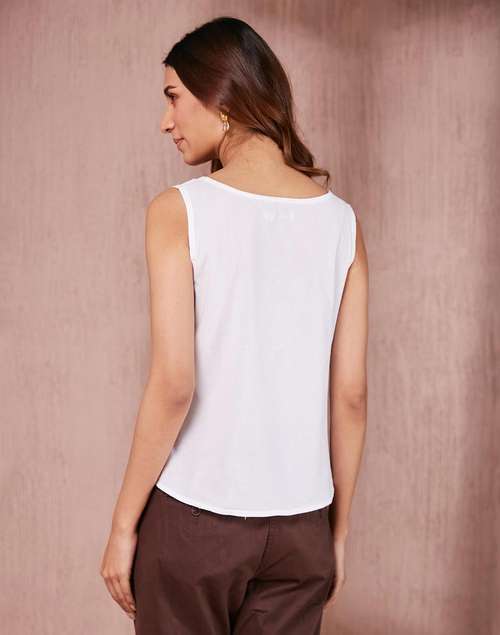 White Cotton Chikankari Top White Cotton Chikankari Top