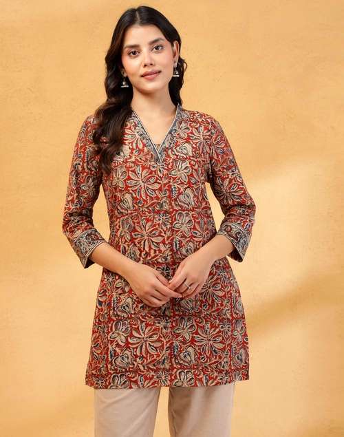 Maroon Cotton Kalamkari Printed Slim Fit Short Kurta Maroon Cotton Kalamkari Printed Slim Fit Short Kurta