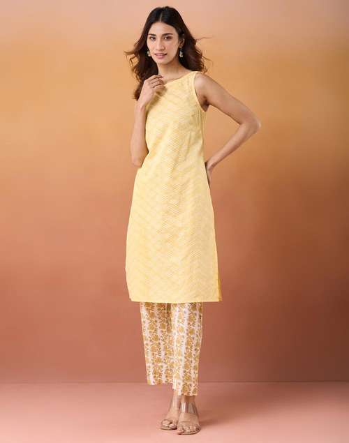 Yellow Cotton Slim Fit Printed Knee Length Kurta Yellow Cotton Slim Fit Printed Knee Length Kurta