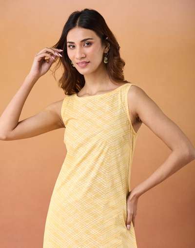 Yellow Cotton Slim Fit Printed Knee Length Kurta Yellow Cotton Slim Fit Printed Knee Length Kurta